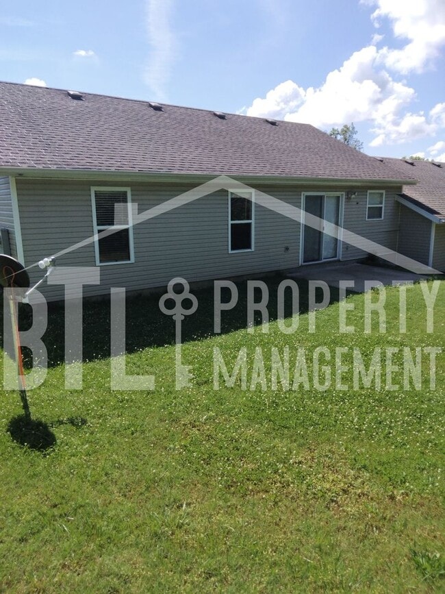 Building Photo - 3 Bedroom 2 Car Garage Duplex in Branson