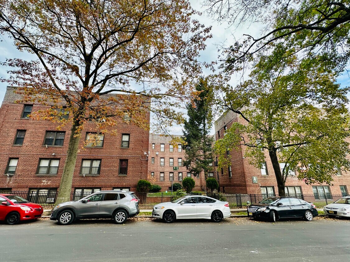 4 Chestnut St, East Orange, NJ 07018 Apartments in East Orange, NJ