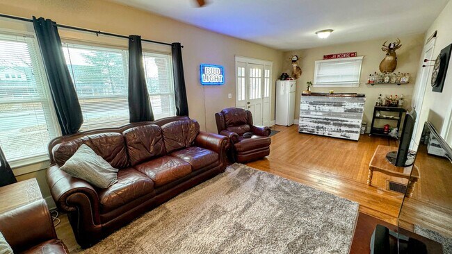 Building Photo - 4BR/2BA Remodeled house, walking distance ...