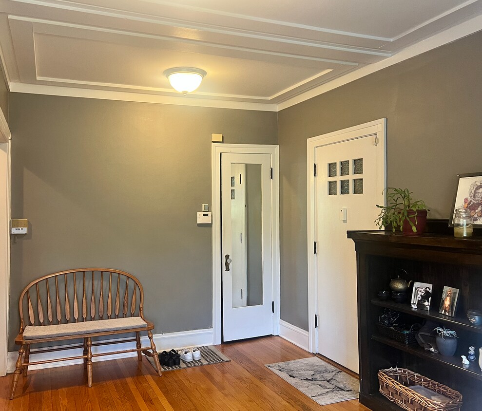 Foto principal - 920 W Waveland Ave