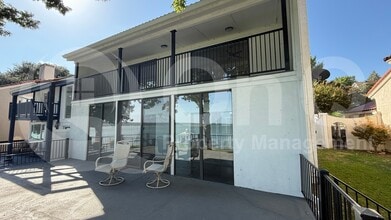 Building Photo - 3612 Lakeside Dr