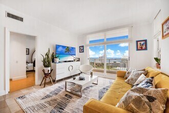 Building Photo - 888 Brickell Key Dr