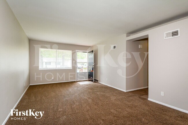 Foto del edificio - 755 Tyson Dr