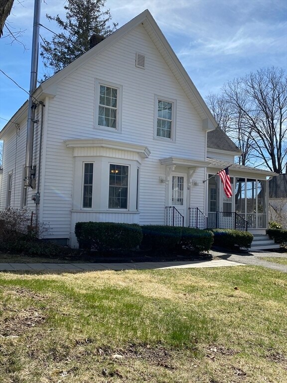 Foto del edificio - 74 Moore Ave