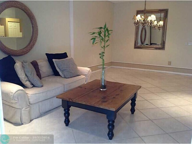 Foto del edificio - 4740 SW 12th Pl