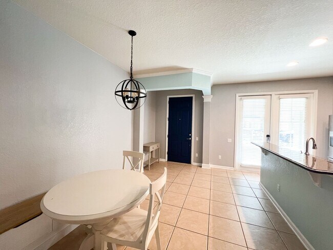 Foto del edificio - 7722 Fairgrove Ave