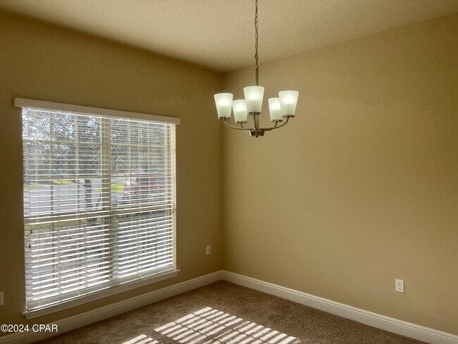 Foto del edificio - 56 Denny Dr