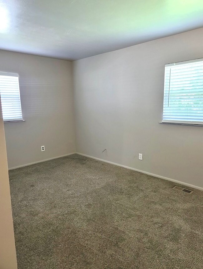 Building Photo - 610 Dogwood Dr