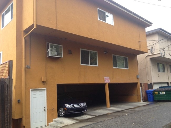 Building Photo - 5708 Woodman Ave