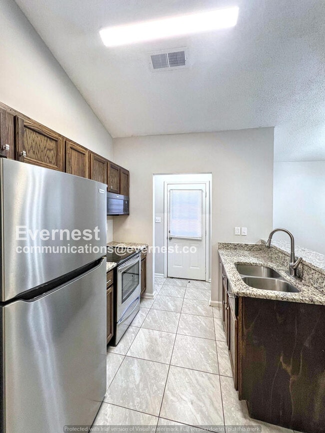 Foto del edificio - 7065 Village Ln