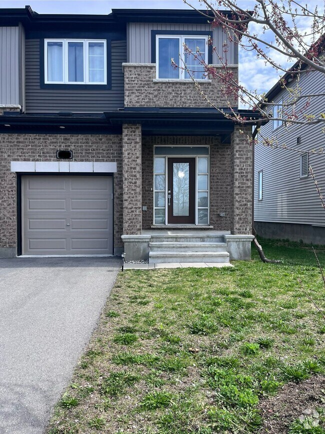 Apartments, Condos and Houses for Rent in Nepean, ON with Yard 1