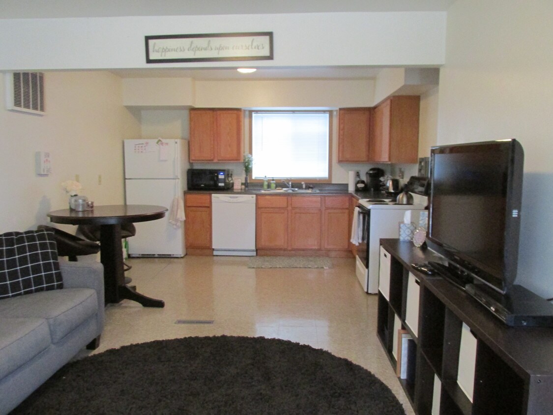 1020 W 20th St Unit 1, Cedar Falls, IA 50613 Apartments in Cedar