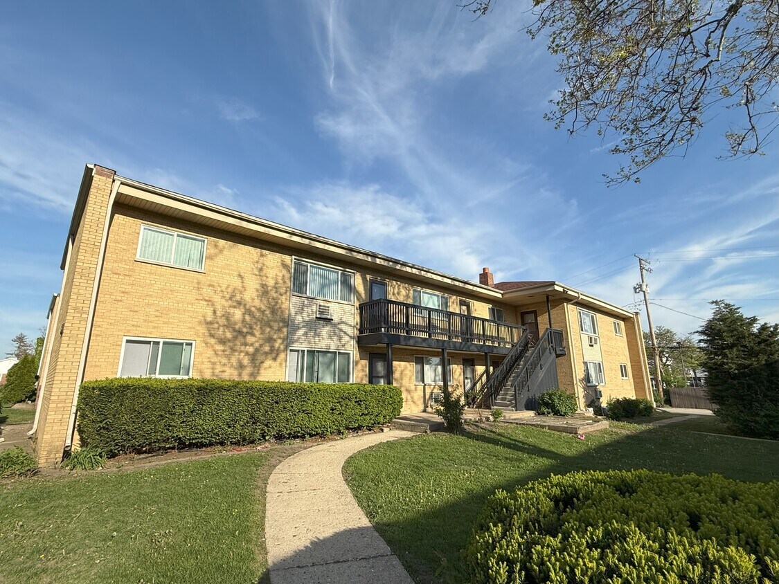 Photo - 593 Park Plz (Glen Ellyn, IL)