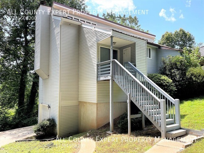 Foto del edificio - Near Lake Lanier - Great 2 bedroom duplex