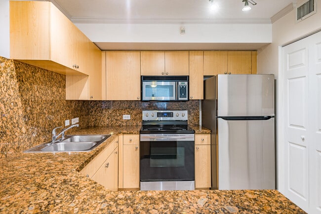 Building Photo - 810 Villa Cir