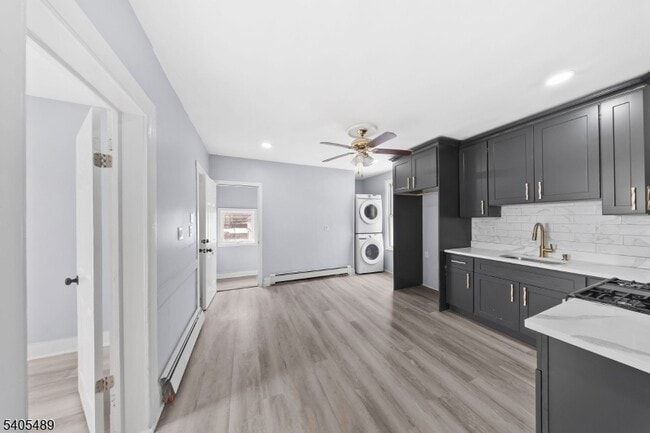 Foto del edificio - 437 Morrissee Ave