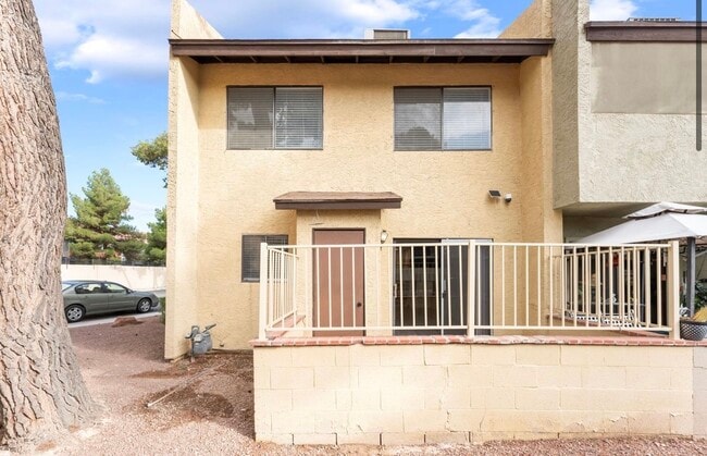 Building Photo - 200 Bel Port Dr