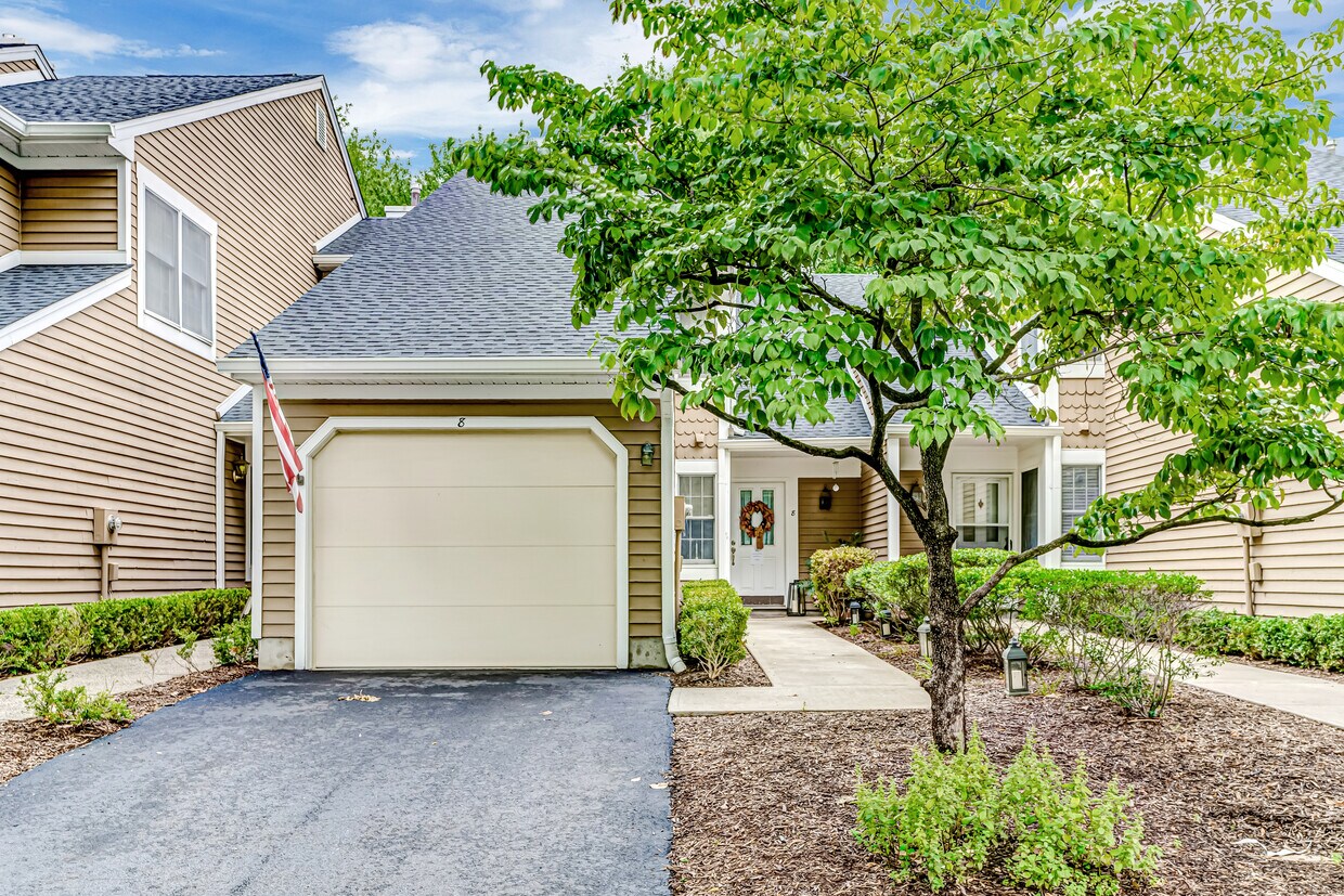 Foto principal - 8 Eton Ct