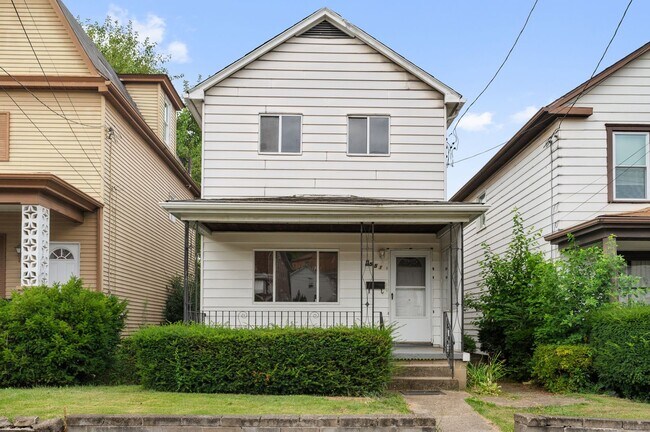 Building Photo - Stunning 4 bedroom home in Ambridge availa...