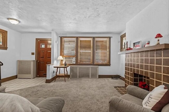 Foto del edificio - 3321 McClure Ave