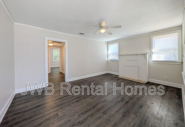 Building Photo - 6635 Sunset Dr