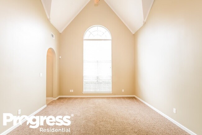 Building Photo - 8639 Valmont Cir