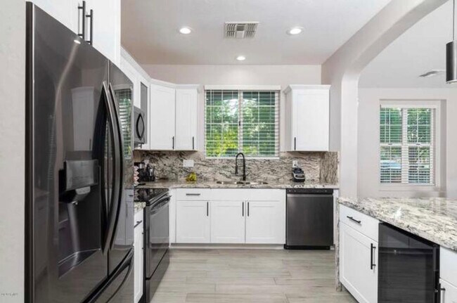 Foto del edificio - 2726 S Equestrian Dr