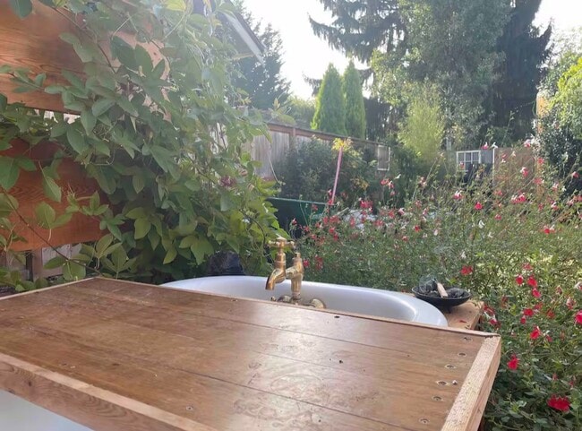 Building Photo - 3276 SE Grant St