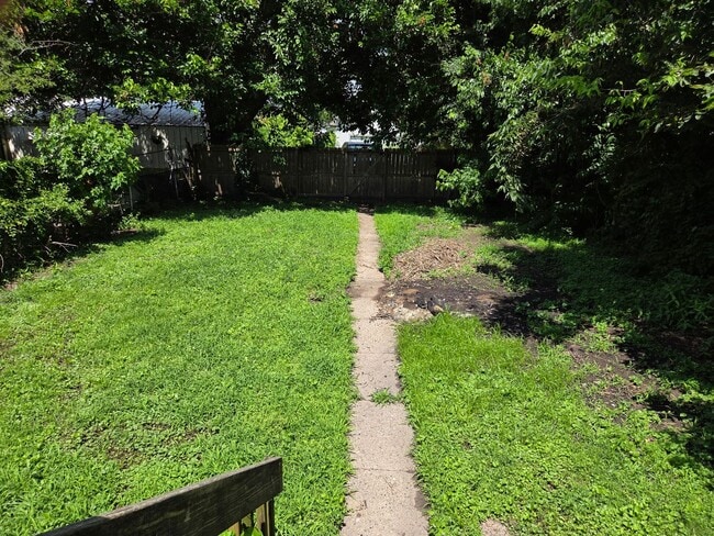 Building Photo - 1523 10th Ave