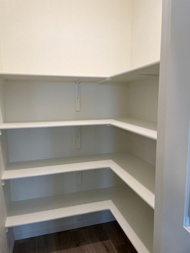 Building Photo - 3 Bedroom, 2 bath, 2 car garage available ...