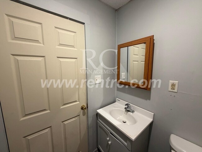Building Photo - 425-3A Vermilion-N