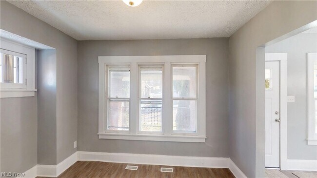 Foto del edificio - 55 Poland Ave