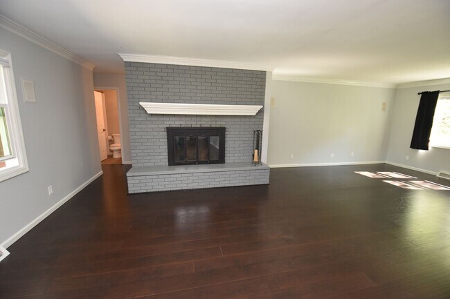 Building Photo - Penn Schools!  Updated 3 bedroom 2 full bath home in Mishawaka IN