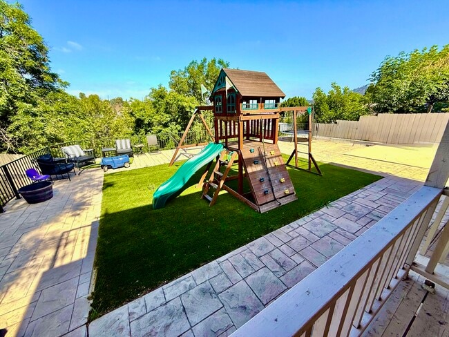 Building Photo - 3346 San Carlos Dr