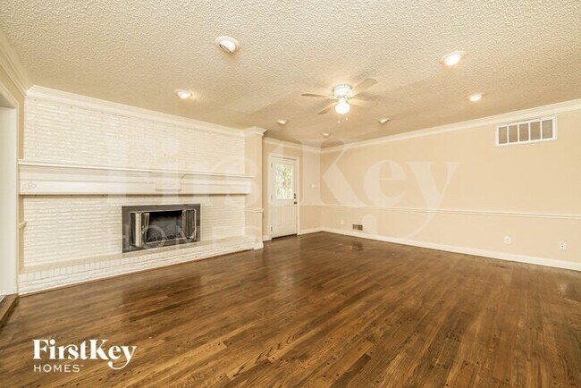 Building Photo - 3102 Pecan Ln