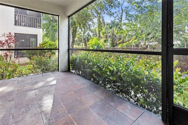 Foto del edificio - 5236 Treetops Dr