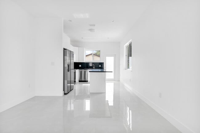 Foto del edificio - 785 SW 7th Ave