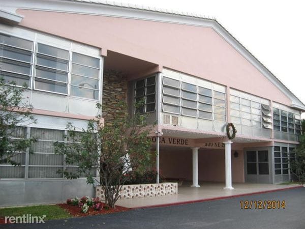 Primary Photo - 300 NE 20th St