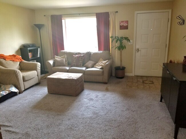 Building Photo - Kent east hill Ranch Rambler corner lot home, 3 bedroom 2 bath w/bonus room & large deck!