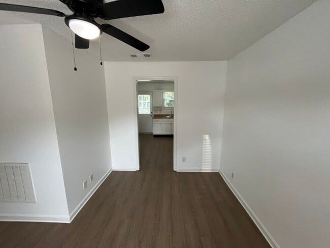 Building Photo - Very Affordable 2BR near MTSU