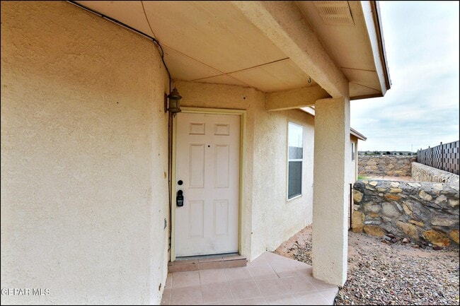 Foto del edificio - 14164 Robert Ituarte Dr