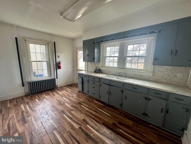 Building Photo - 3 Bed 1 Bath Semi-Detached Home In Lebanon