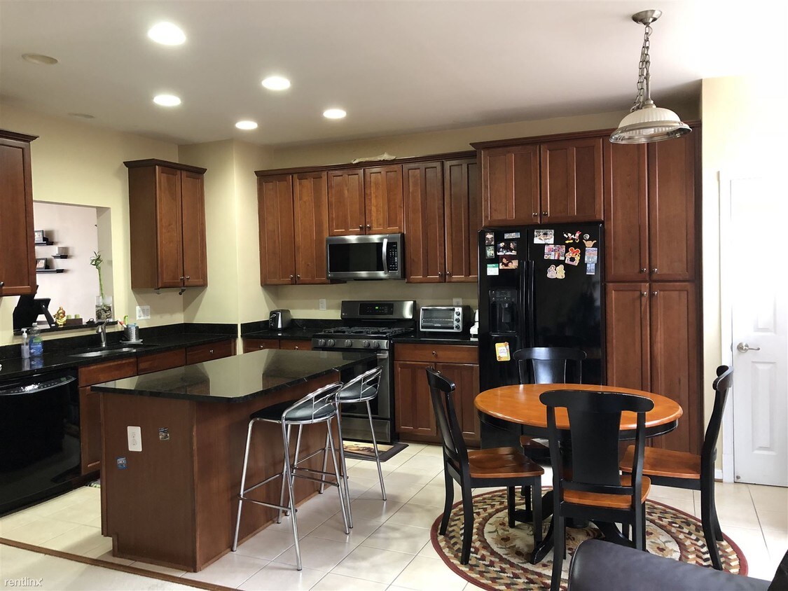 Primary Photo - 3 br, 3.5 bath Townhome - 13176 Fox Hunt Ln