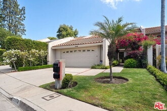 Building Photo - 2748 Bottlebrush Dr