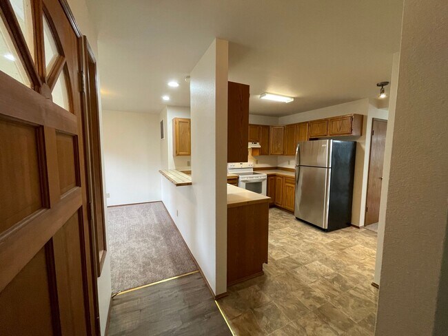 Building Photo - Beautiful Central Kitsap Home!