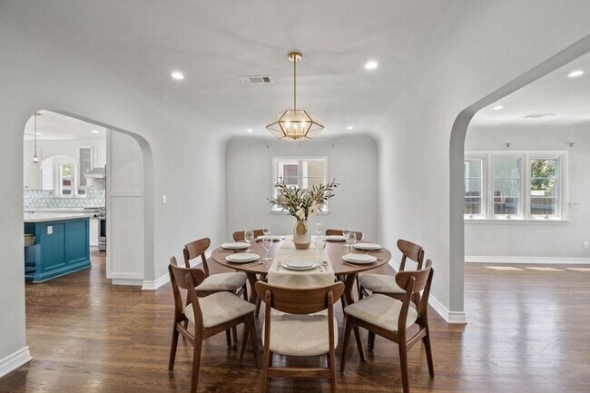 Foto del edificio - 2682 E Villa St