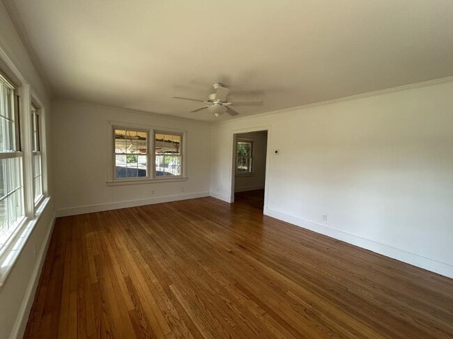 Foto del edificio - 203 Oak Leaf Dr