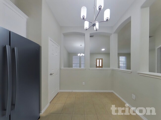 Building Photo - 3413 Fashion St