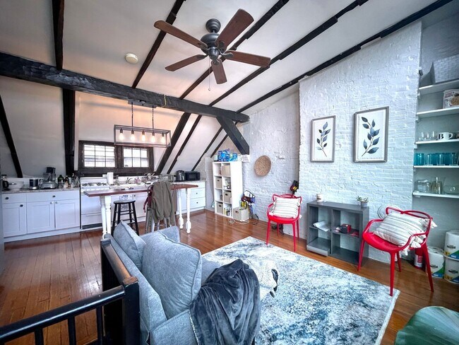 Foto del edificio - HOT BEACON HILL LISTING!!!!!!