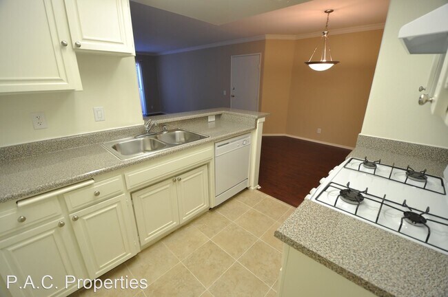Foto del edificio - 1 br, 1 bath Apartment - 6041 Fulton Avenu...